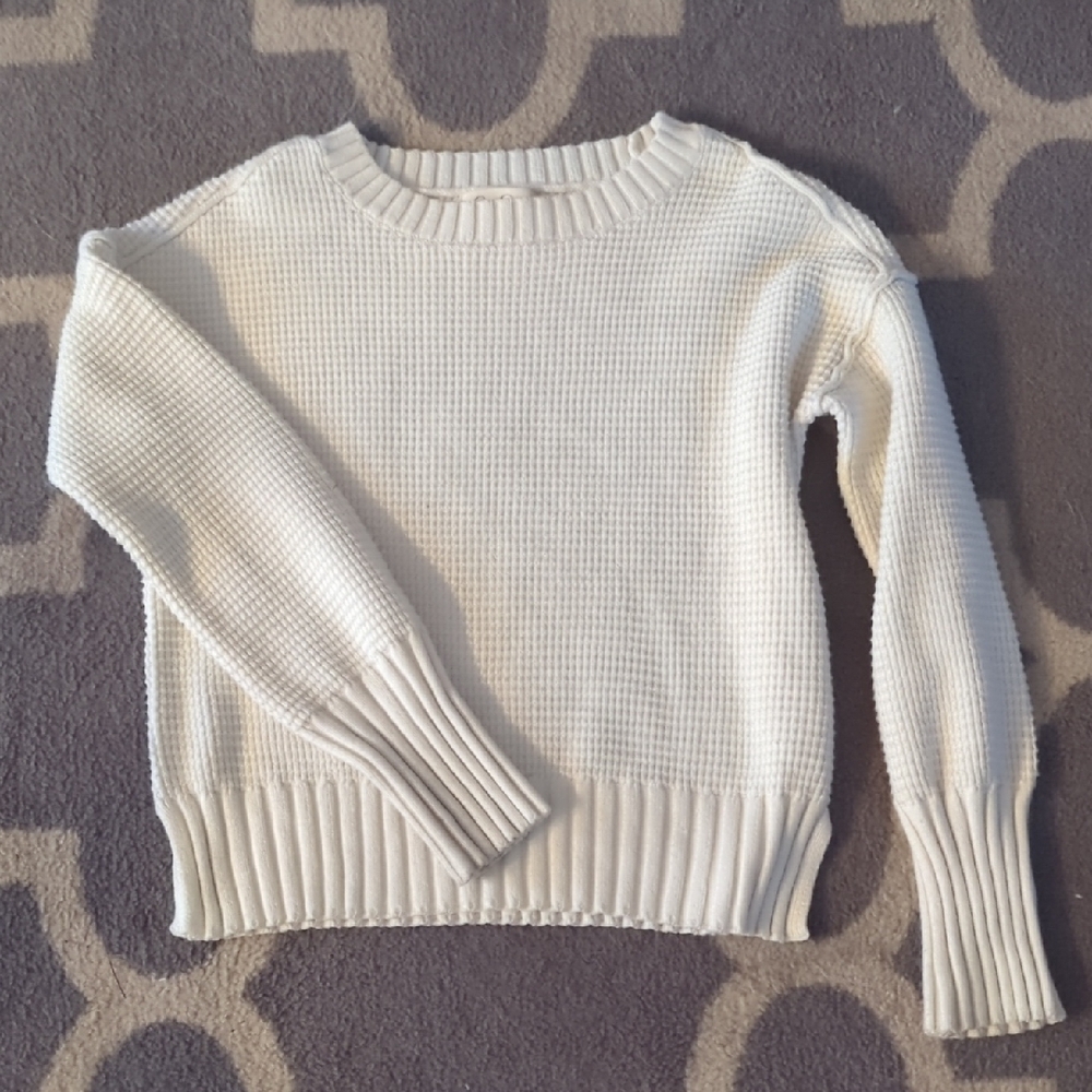 Jessica Simpson Classic White Crew Neck Sweater